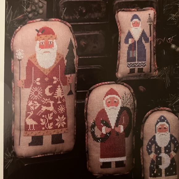 Count Cross Stitch Pattern - 5 Santas - Vintage - Picture 2 of 3